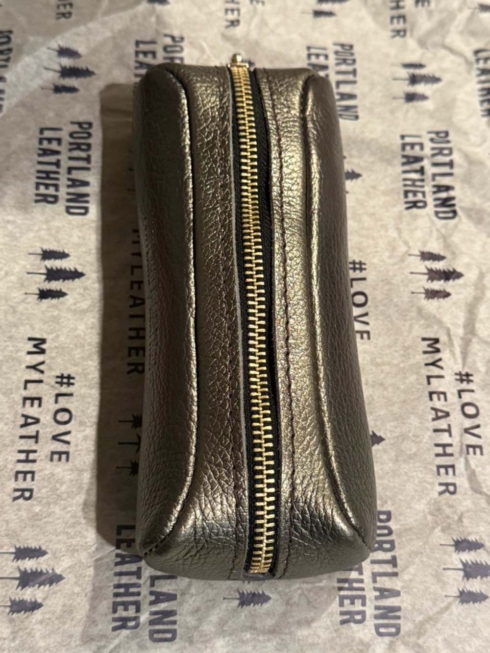 New Portland Leather ✨ Stardust ✨ Sidekick Metallic Silver Zippered Pouch